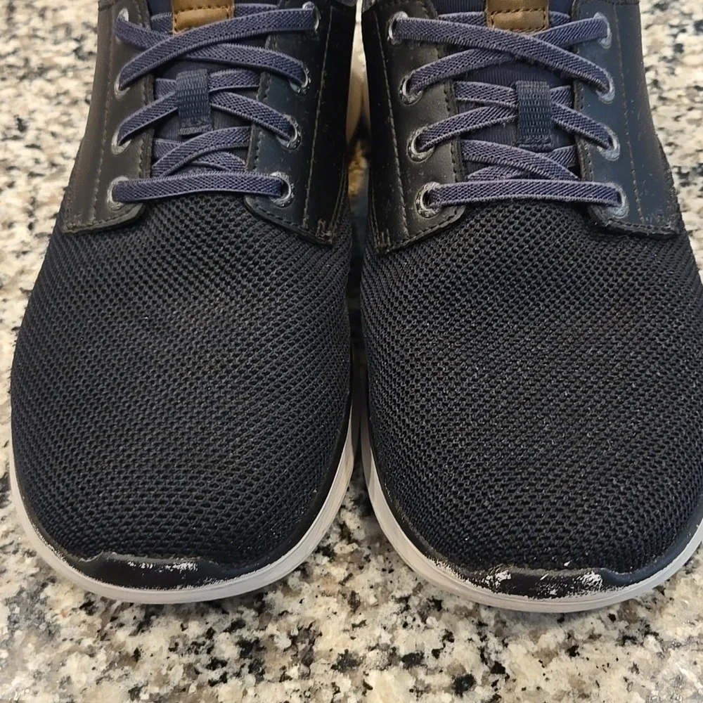 SKECHERS STREETWEAR MEMORY FOAM MEN'S SLIP-ON SNEAKER. SIZE 9.5